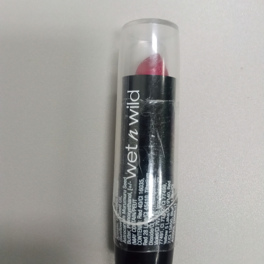 Wet n wild fuchsia lipstick